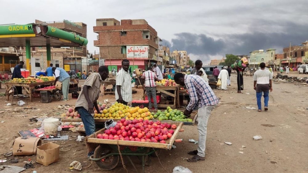 معاناة-السودانيين-تتفاقم.-ارتفاع-الأسعار-ونقص-في-الوقود