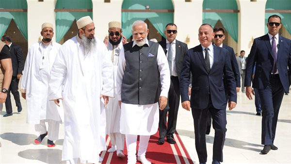 رئيس-وزراء-الهند-يزور-مسجد-الحاكم-بأمر-الله
