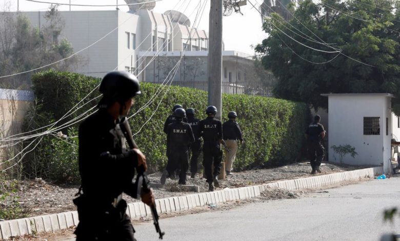 مقتل-2-وإصابة-عدة-أشخاص-بتفجير-انتحاري-ببيشاور-في-باكستان