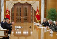 بالصور.-كيم-جونغ-أون-يلتقي-وزير-دفاع-روسيا-في-بيونغ-يانغ