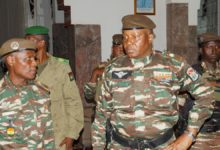 “إفريقيا”-تطالب-جيش-النيجر-بالعودة-للثكنات.-وأوروبا-توقف-الدعم