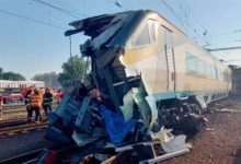 مصرع-وإصابة-24-شخصًا-إثر-اصطدام-قطار-بحافلة-ركاب-صغيرة-وسط-المكسيك