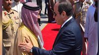 الرئيس-السيسى-يودع-ملك-البحرين-لدى-مغادرته-مدينة-العلمين