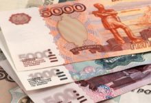 الروبل-الروسي-يتراجع-إلى-100-مقابل-الدولار.-أول-مرة-منذ-مارس-2022 