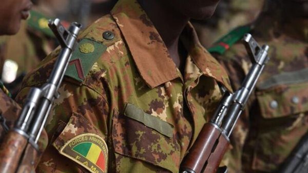 المجلس-العسكري-في-مالي:-شن-غارات-جوية-استهدفت-“إرهابيين”-شمال-باماكو