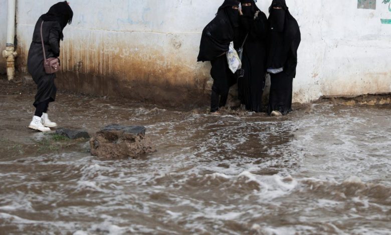 الطقس-القاسي-يجبر-200-ألف-يمني-على-النزوح-منذ-بداية-2023