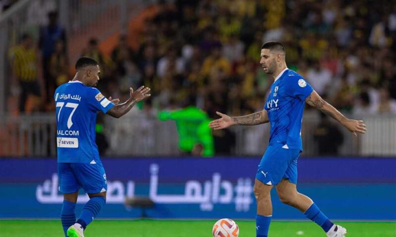 هدف-صاعق-وآخر-فادح.-الهلال-يسقط-أهلي-جدة-ويواصل-الابتعاد-بالصدارة