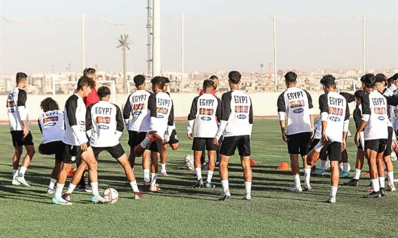 بحضور-بركات-وإمام-وأبو-الوفا.-منتخب-الشباب-يخوض-مرانه-الأول