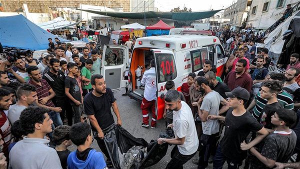 الصحة-الفلسطينية:-الكلاب-الضالة-تنهش-جثامين-100-شهيد-بمحيط-مجمع-“الشفاء”