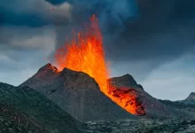 بعد-تسجيل-30-ألف-زلزال-خلال-ثلاثة-أسابيع.-بركان-وشيك-في-آيسلندا