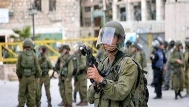 الاحتلال-يقتحم-بلدة-عارورة-شمال-رام-الله-ويعتقل-عددًا-من-الفلسطينيين
